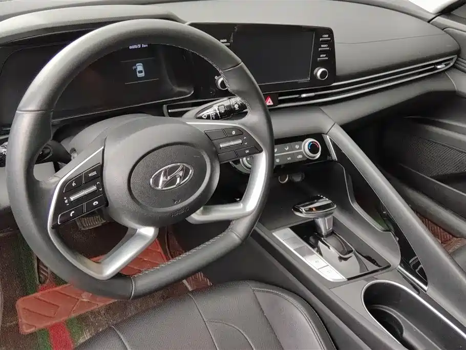 Hyundai Elantra 2022 — фото 12