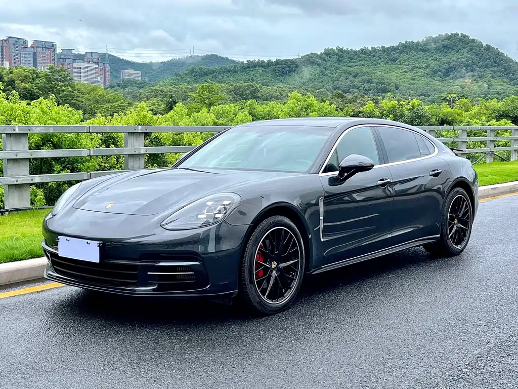 Porsche Panamera 2019 — фото 1