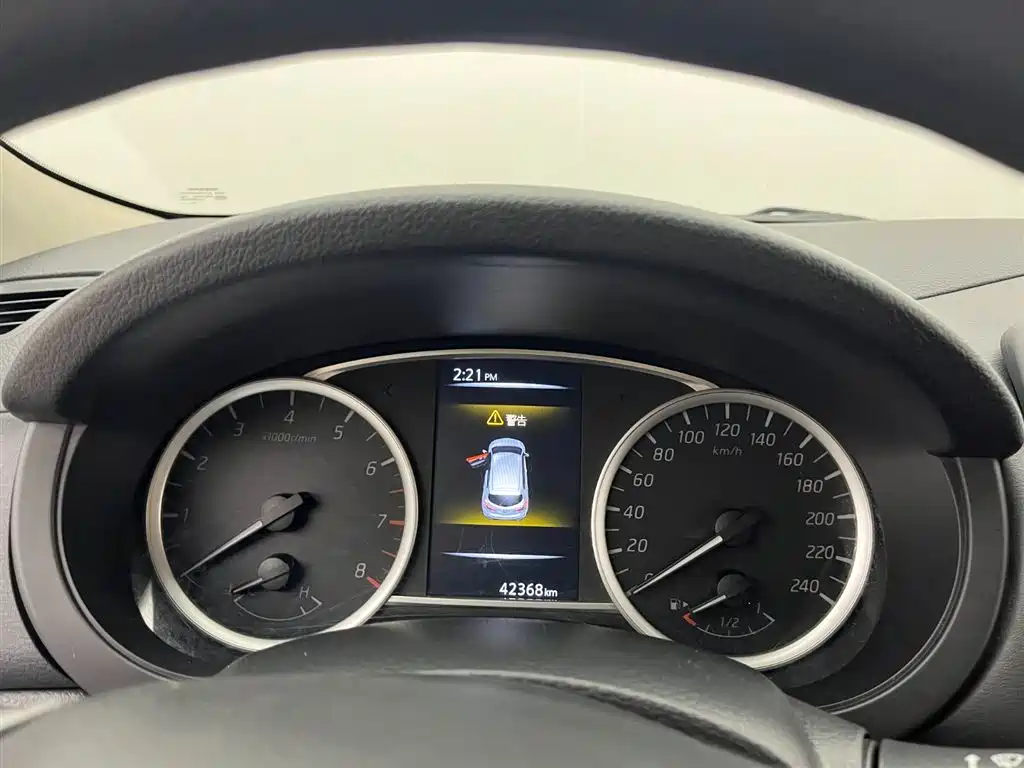 Nissan Tiida 2018 — фото 10