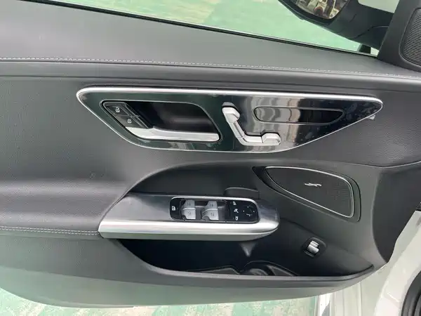 Mercedes-Benz C-Class 2024