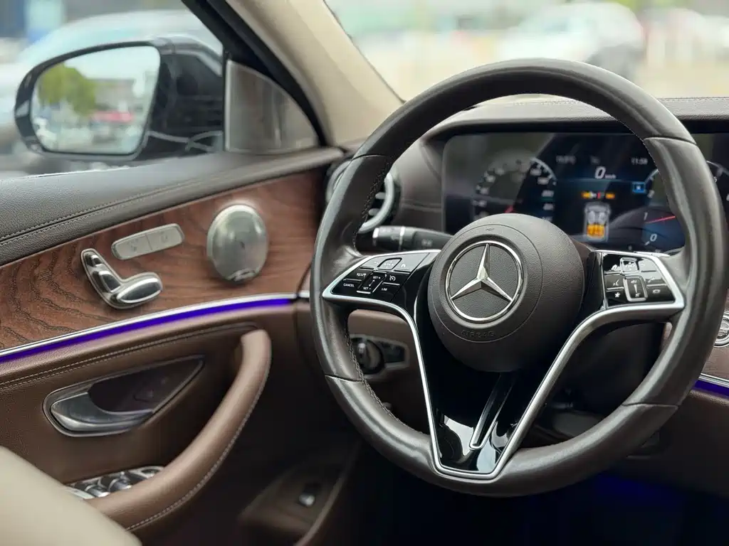 Mercedes-Benz E-Class 2023 — фото 17