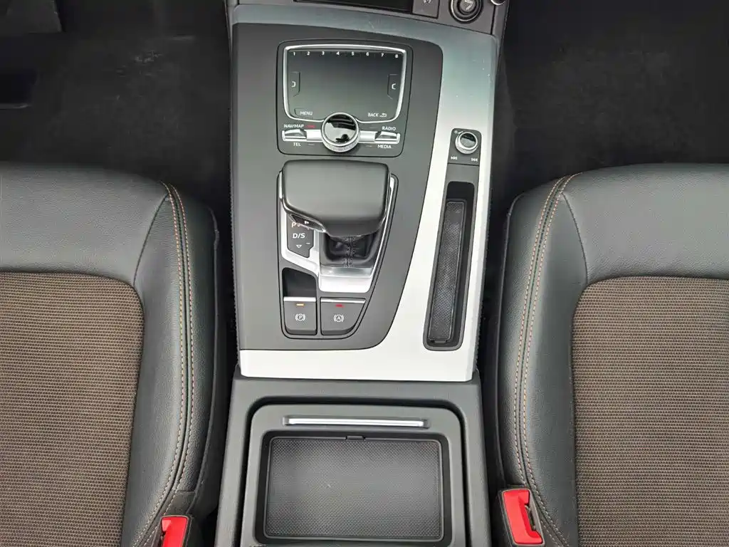 Audi Q5L 2019 — фото 16