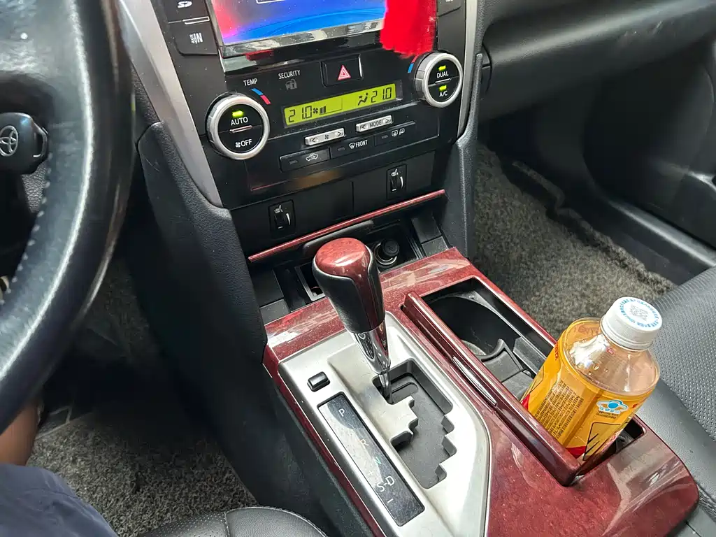 Toyota Camry 2014 — фото 14