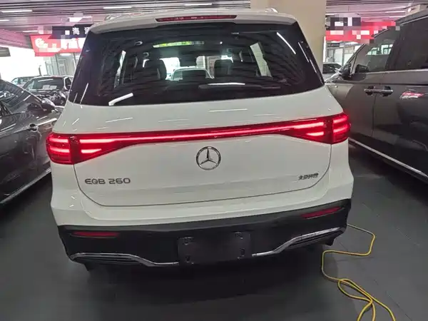 Mercedes-Benz EQB 2025