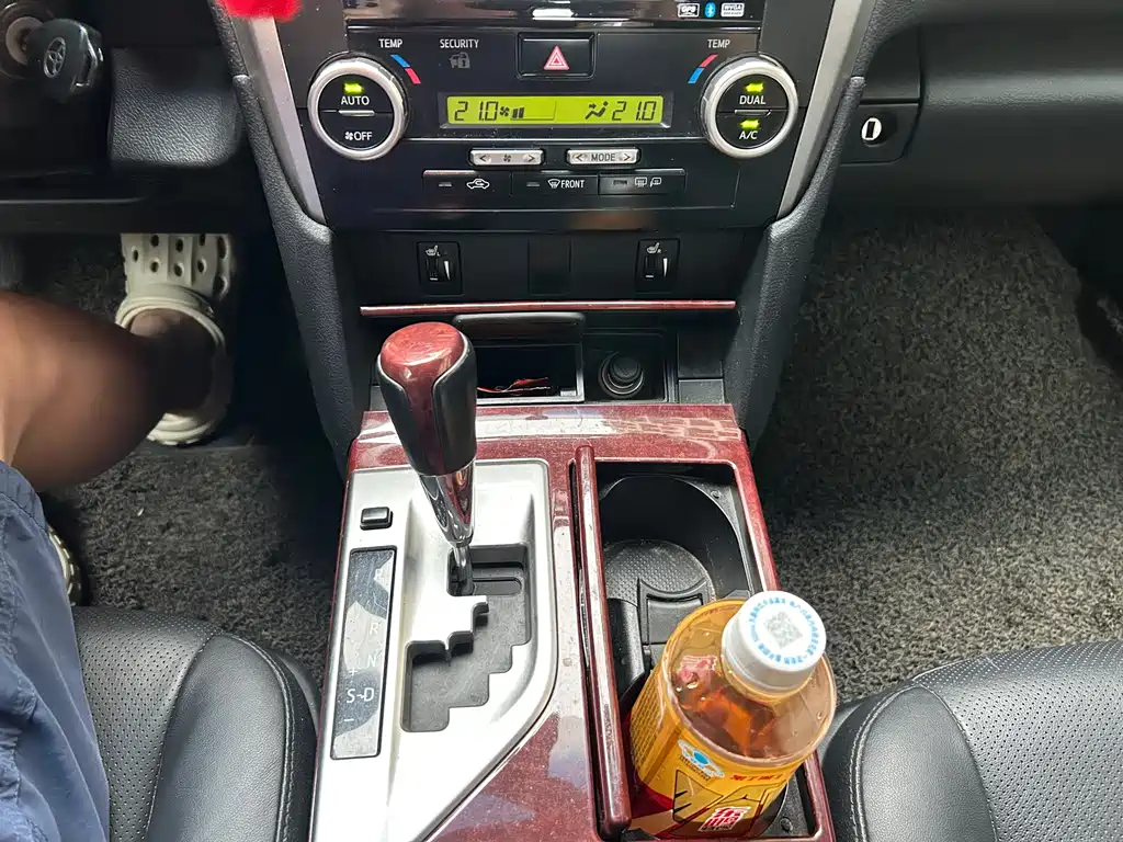Toyota Camry 2014 — фото 12