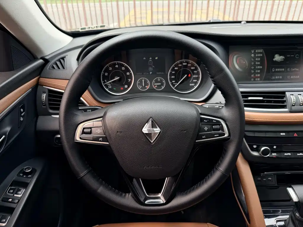 Borgward BX7 2017 — фото 10