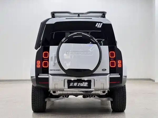 Land Rover Defender 2023