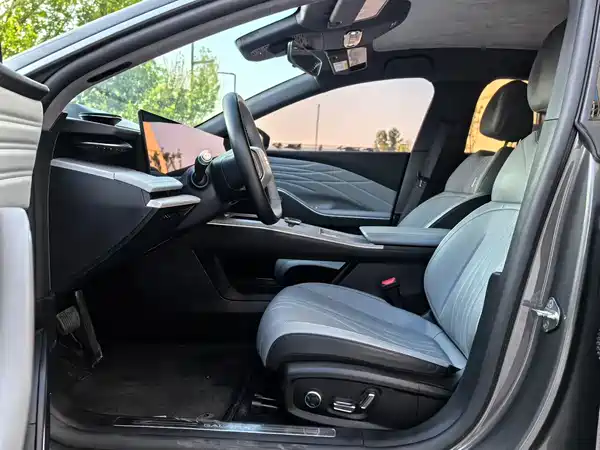 Geely Galaxy E8 2024