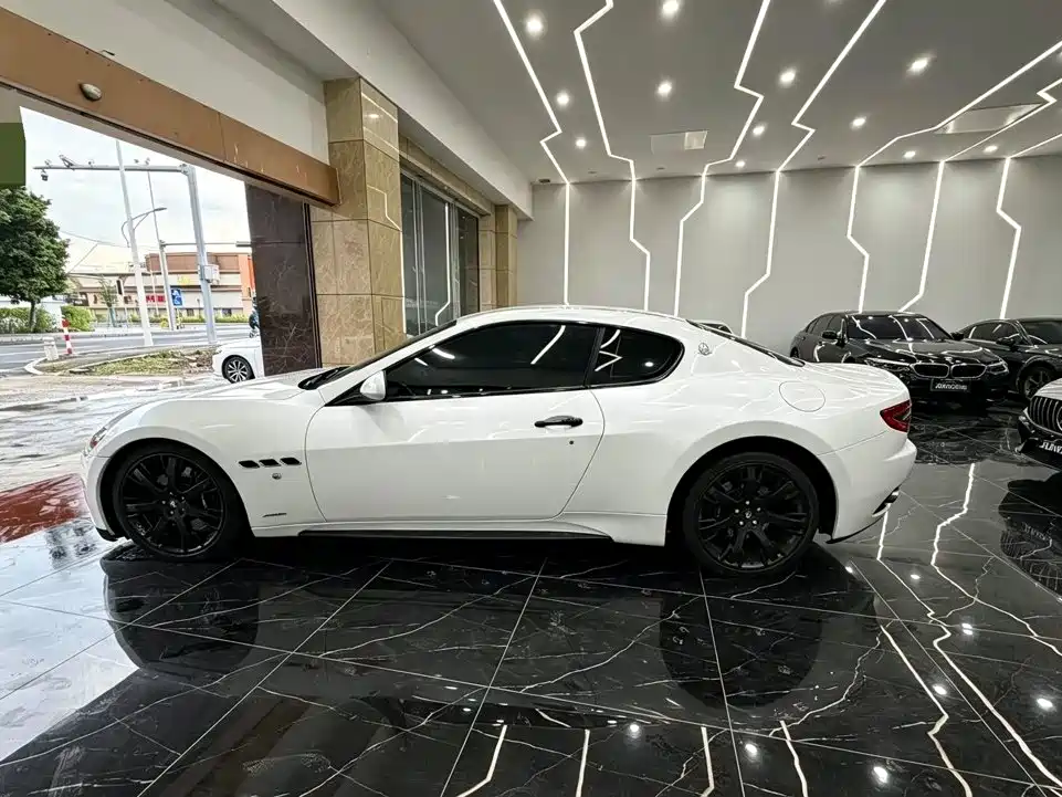 Maserati Granturismo 2013 — фото 7