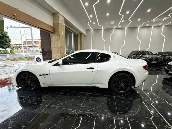 Maserati Granturismo 2013