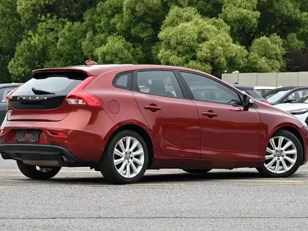 Volvo V40 2014
