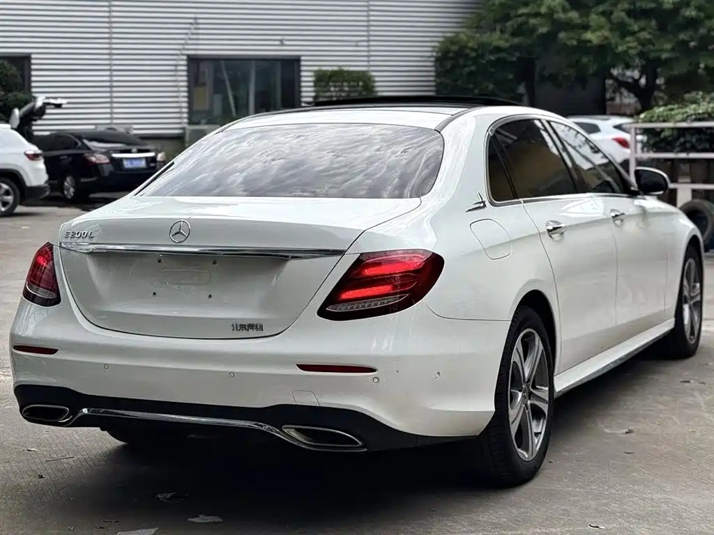 Mercedes-Benz E-Class 2017 — фото 9