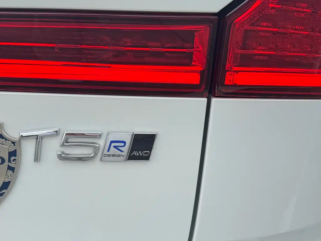 Volvo XC60 2018 — фото 17