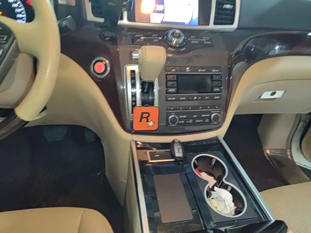 Nissan Quest 2017 — фото 14