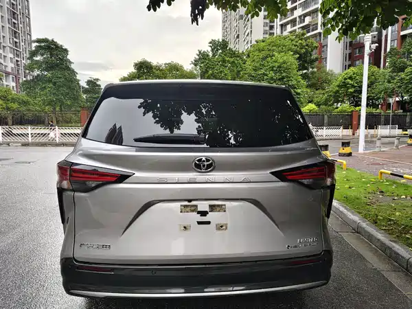 Toyota Sienna 2025