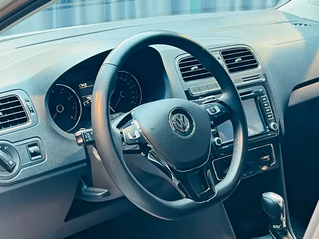 Volkswagen Polo 2017 — фото 14