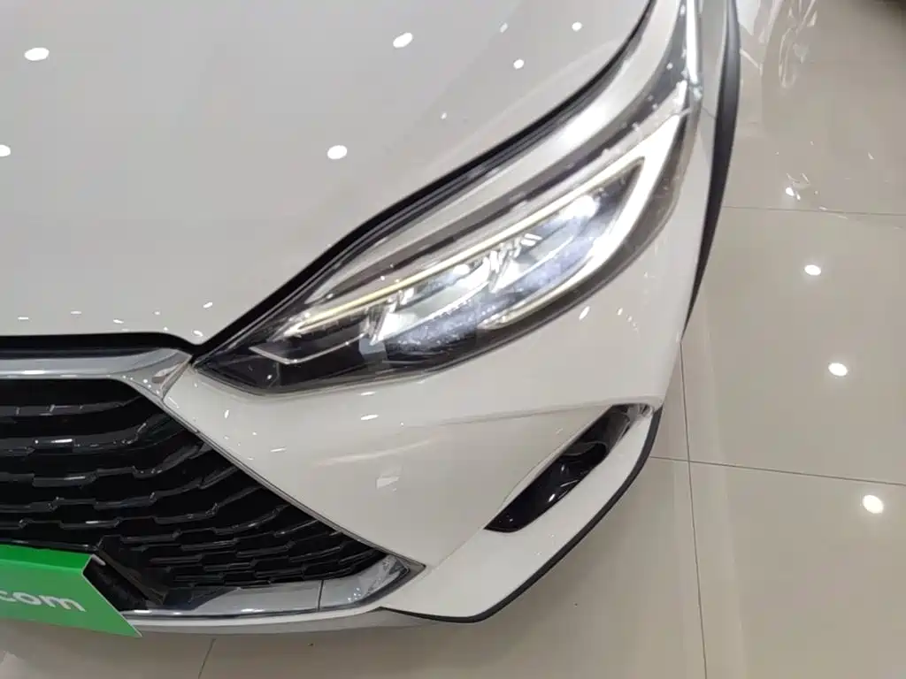 Toyota Yaris L 2023 — фото 24