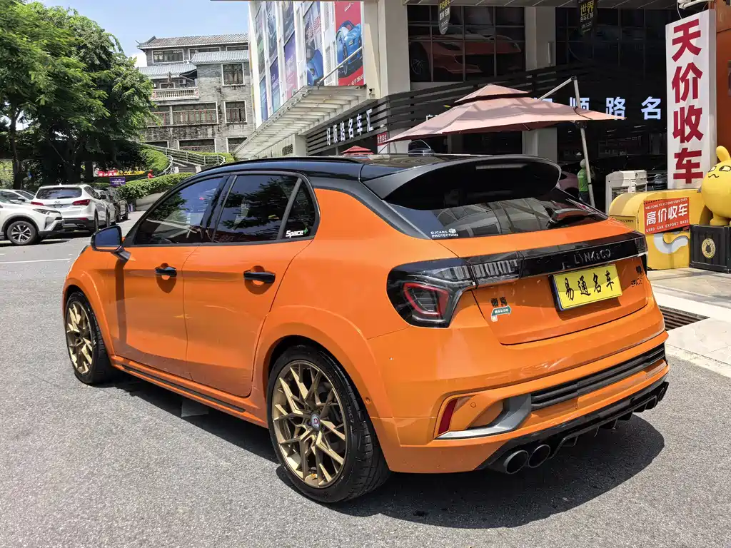 Lynk & Co 02 Hatchback 2021 — фото 6