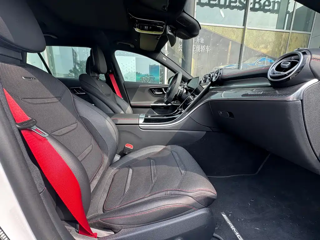 Mercedes-Benz C-Class AMG 2025 — фото 17