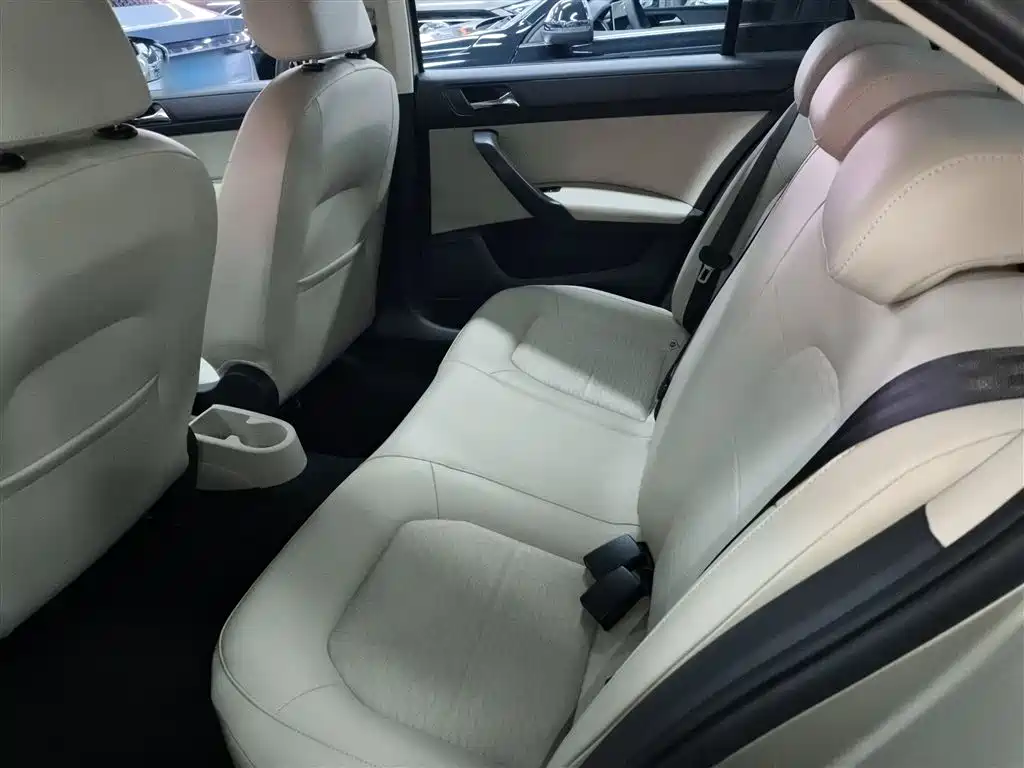 Skoda Rapid 2014 — фото 17