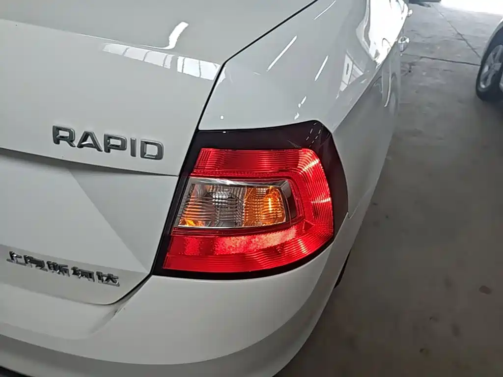Skoda Rapid 2018 — фото 8