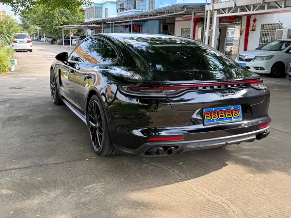Porsche Panamera 2022