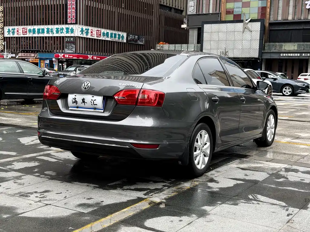 Volkswagen Sagitar 2012
