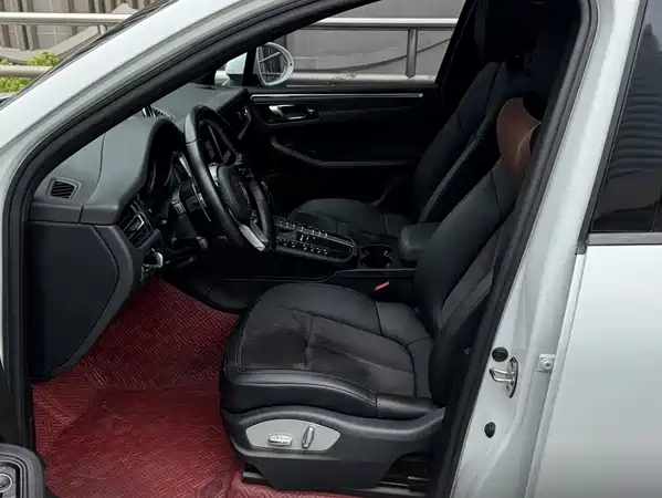 Porsche Macan 2021