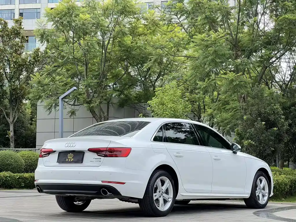 Audi A4L 2017