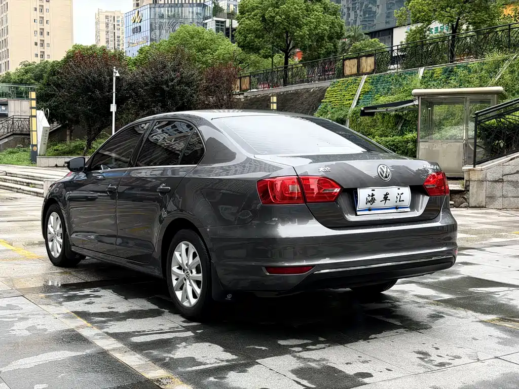 Volkswagen Sagitar 2012