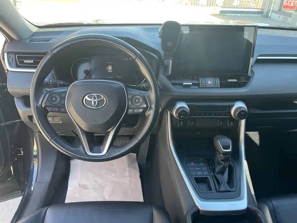 Toyota RAV4 2021 — фото 14