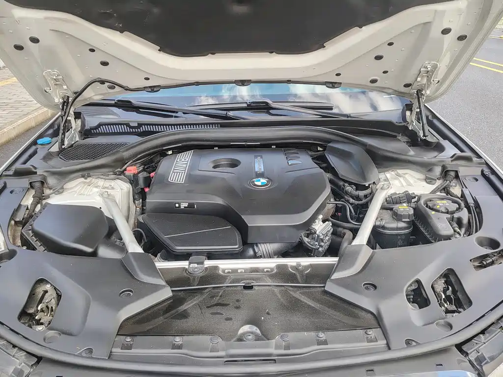 BMW 5 Series 2019 — фото 19