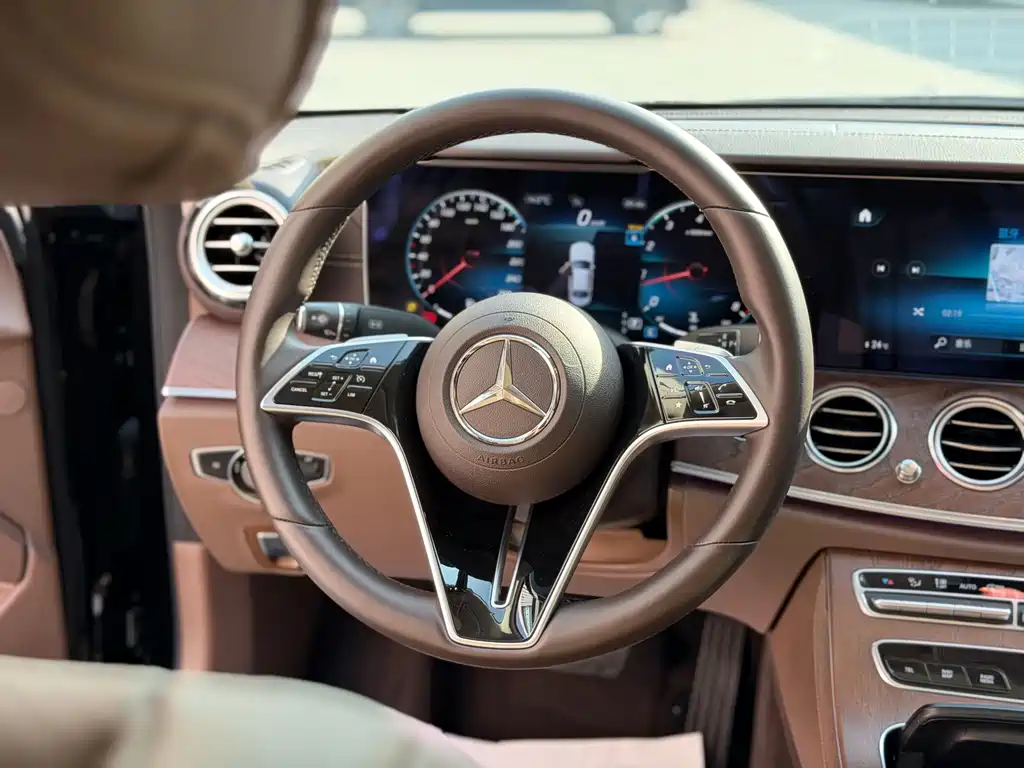 Mercedes-Benz E-Class 2023 — фото 15