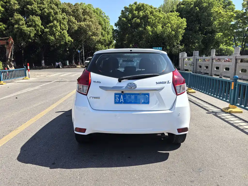 Toyota Yaris L 2015 — фото 8