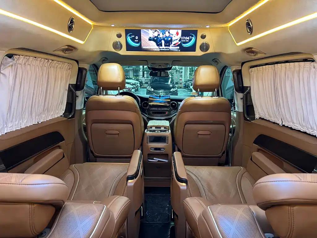 Mercedes-Benz V-Class 2021 — фото 26