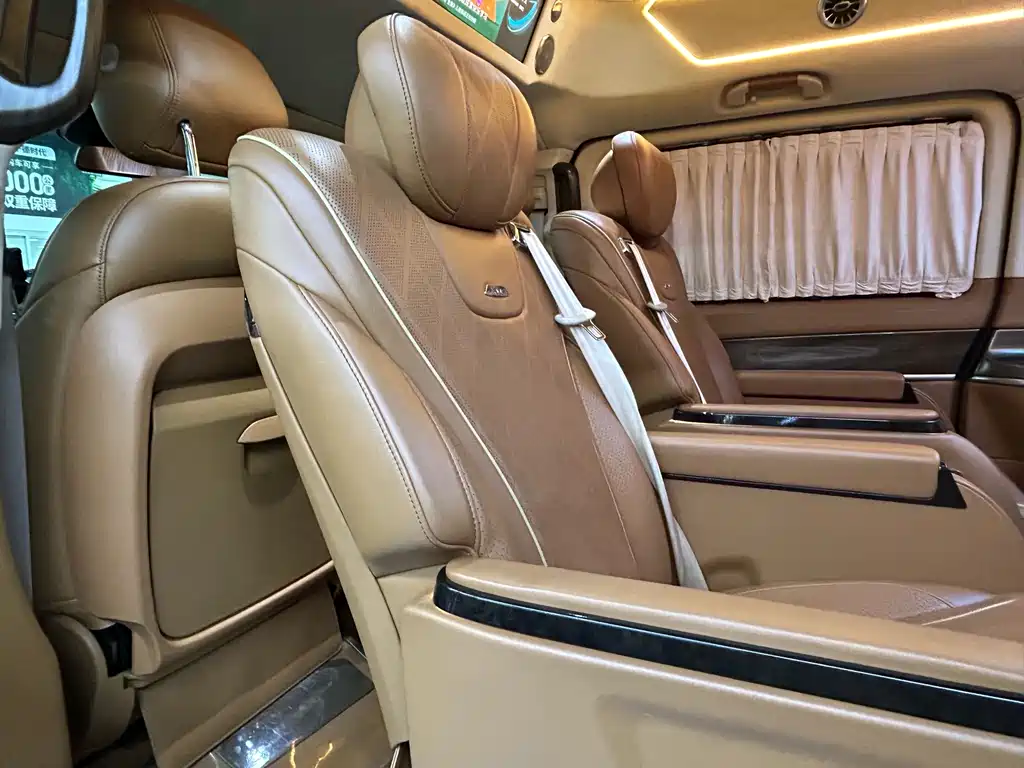 Mercedes-Benz V-Class 2021 — фото 32