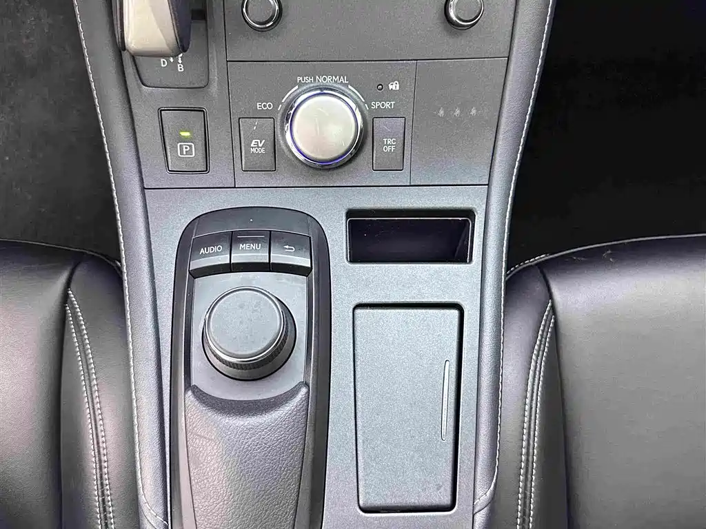 Lexus CT 2017 — фото 12