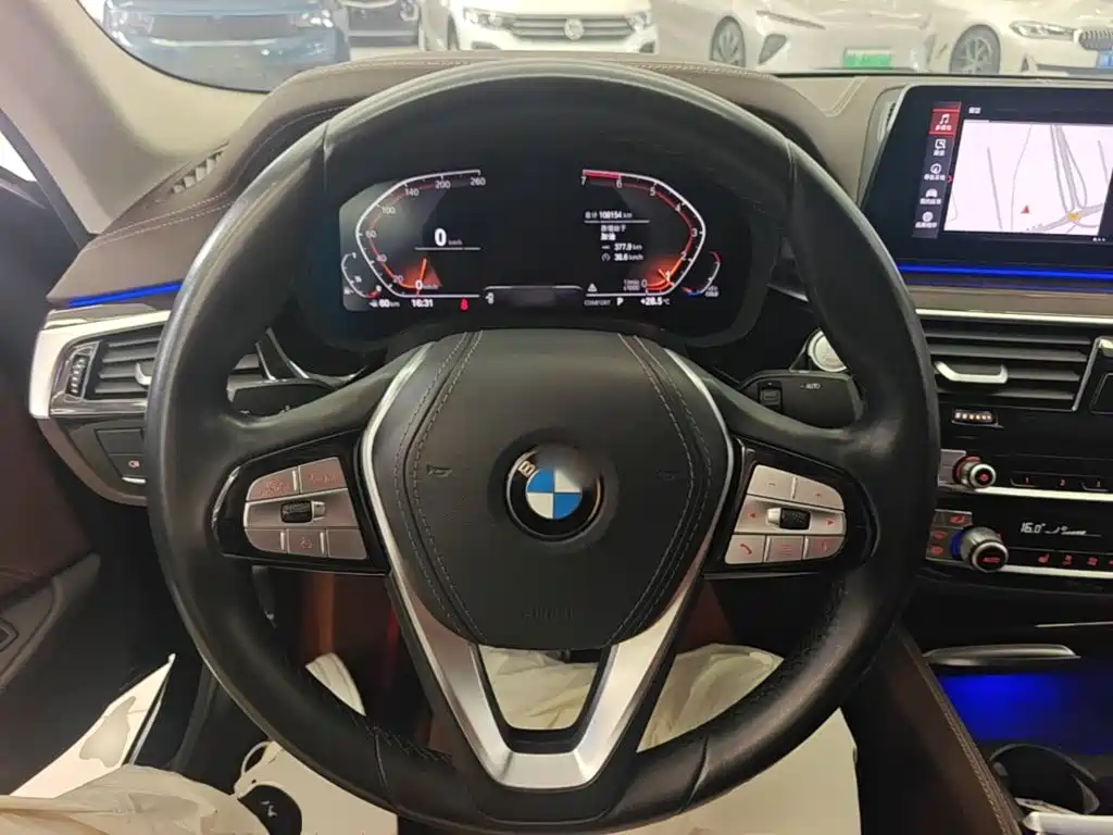 BMW 5 Series 2020 — фото 11