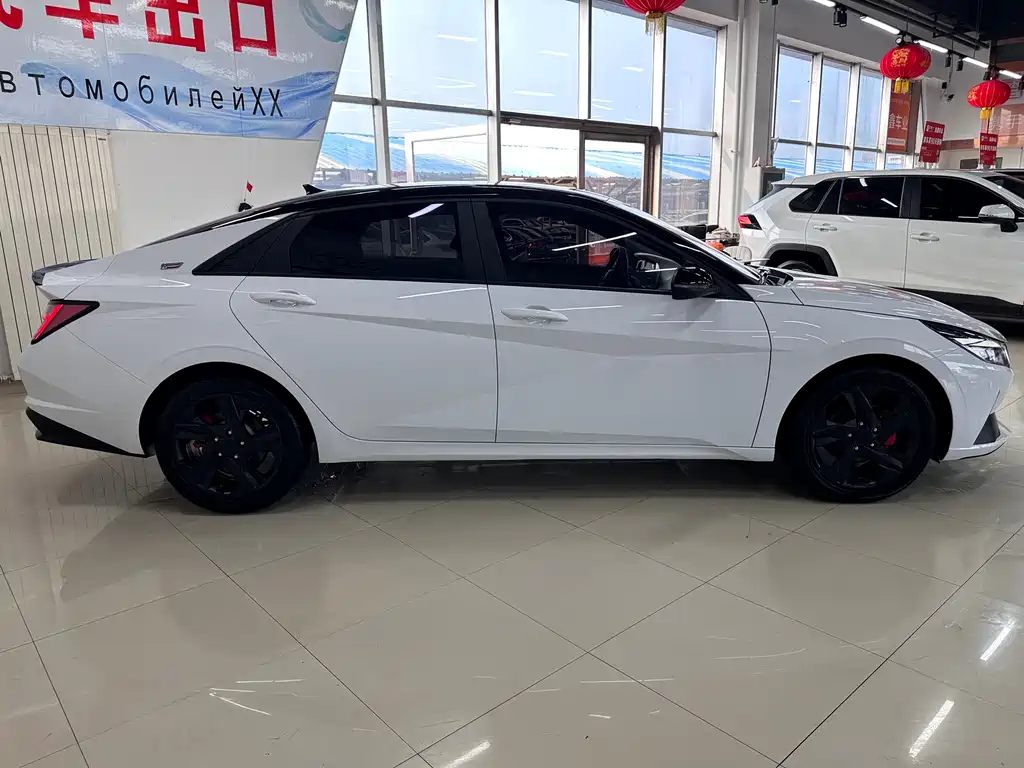 Hyundai Elantra 2022