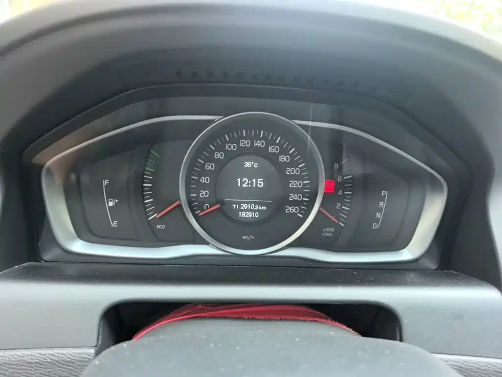 Volvo XC60 2017 — фото 12
