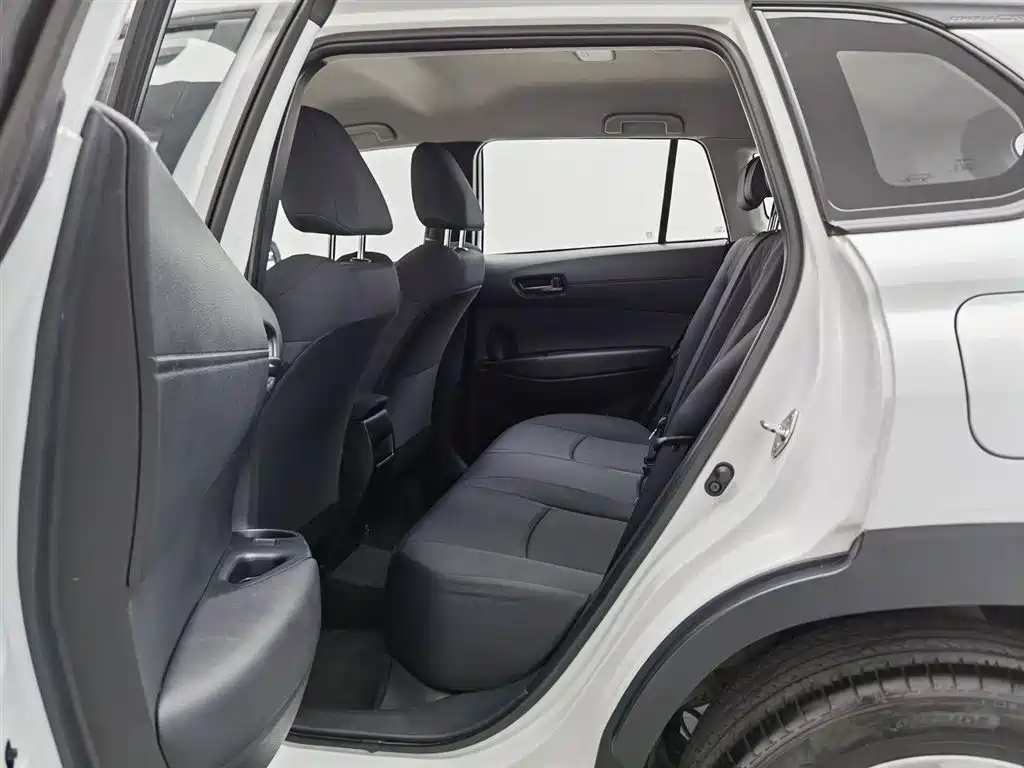Toyota Corolla Cross 2023 — фото 15