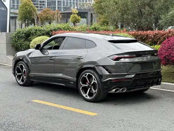 Lamborghini Urus 2023