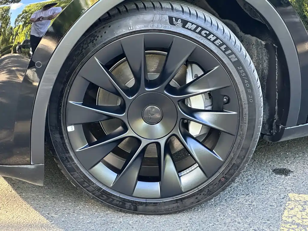 Tesla Model Y 2022 — фото 15