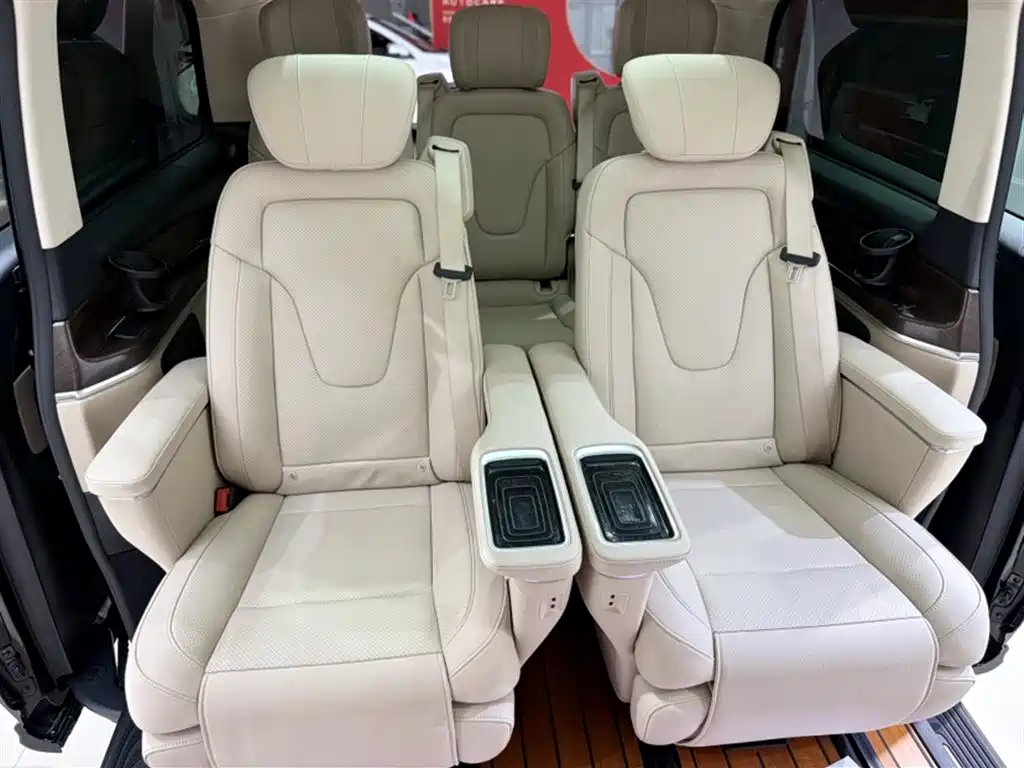 Mercedes-Benz V-Class 2022 — фото 17