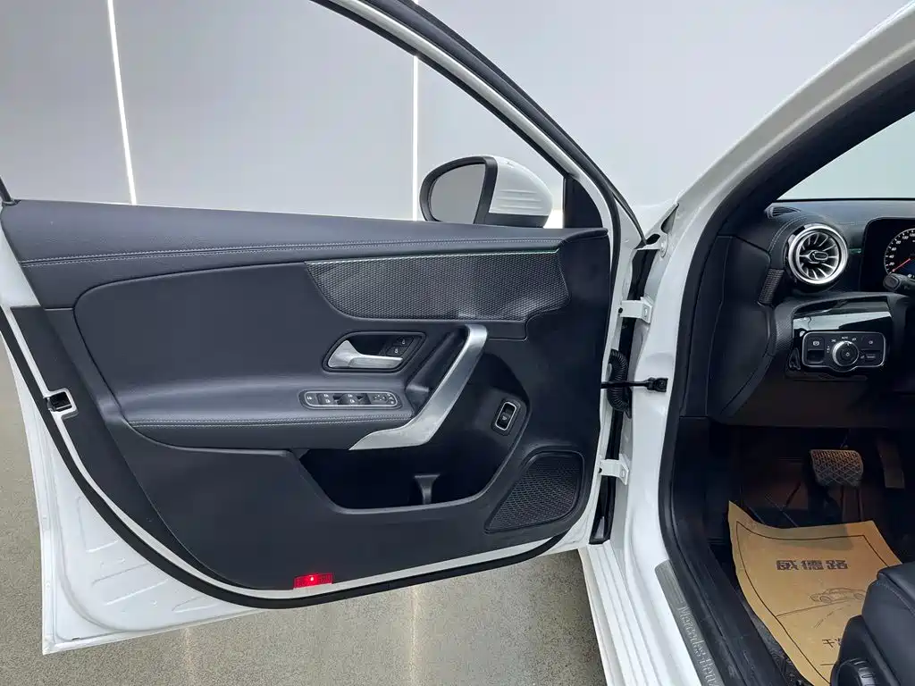 Mercedes-Benz A-Class 2022 — фото 9
