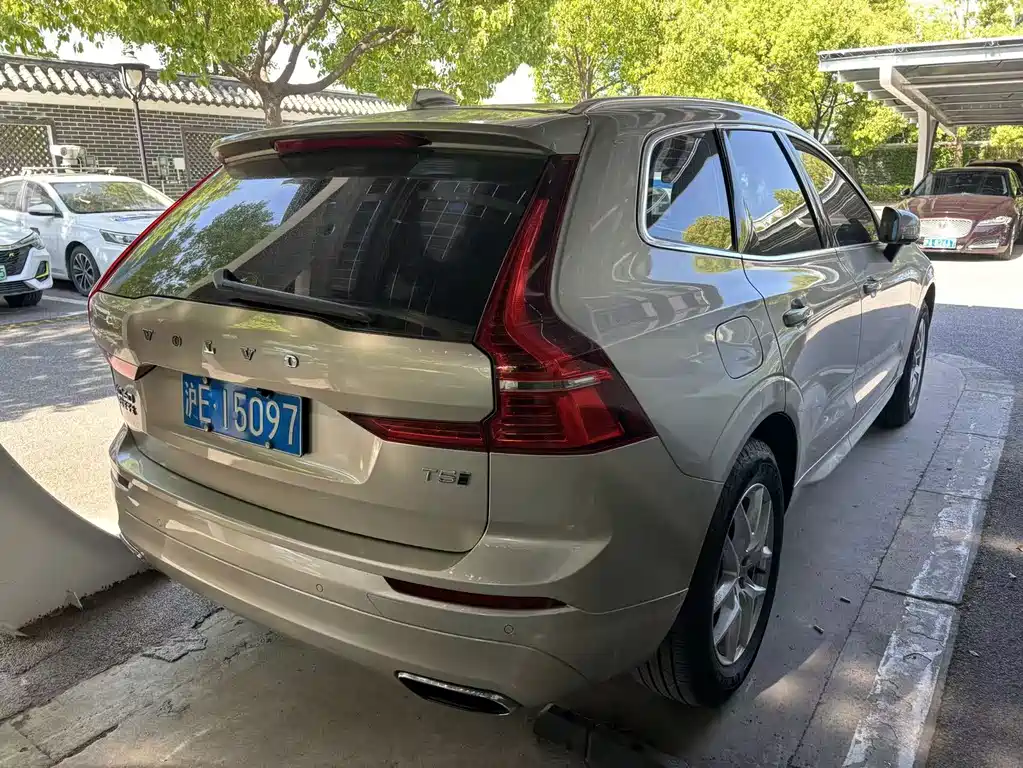 Volvo XC60 2018 — фото 8