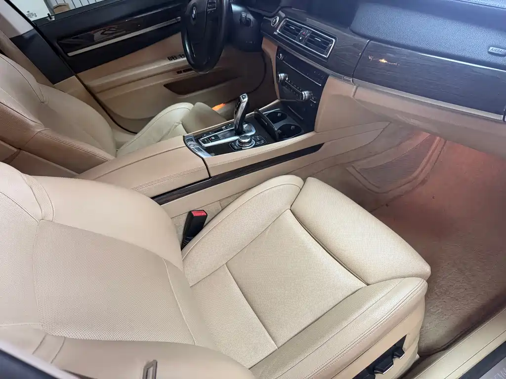 BMW 7 Series 2012 — фото 15