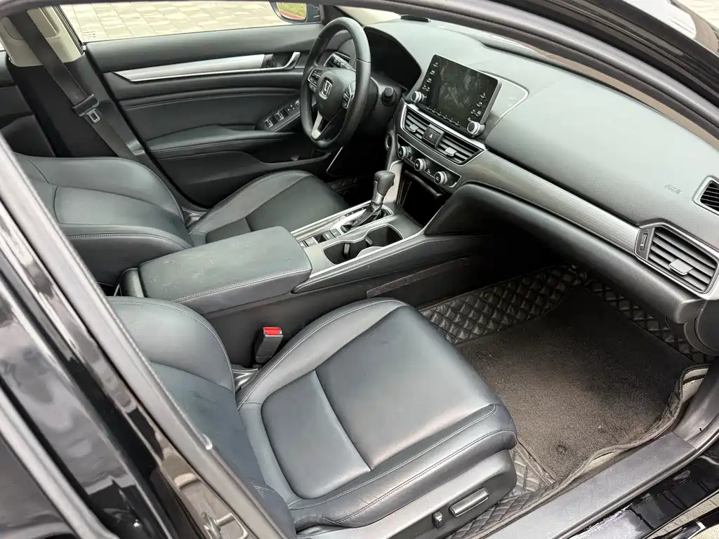 Honda Accord 2019 — фото 10