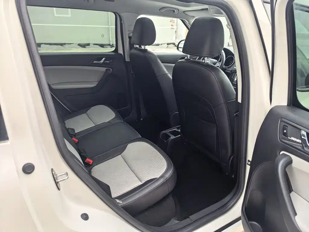 Skoda Yeti 2018 — фото 15