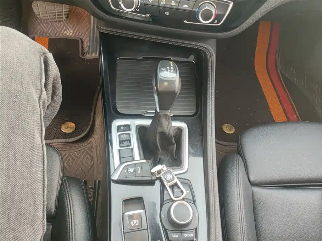 BMW 1 Series 2018 — фото 14